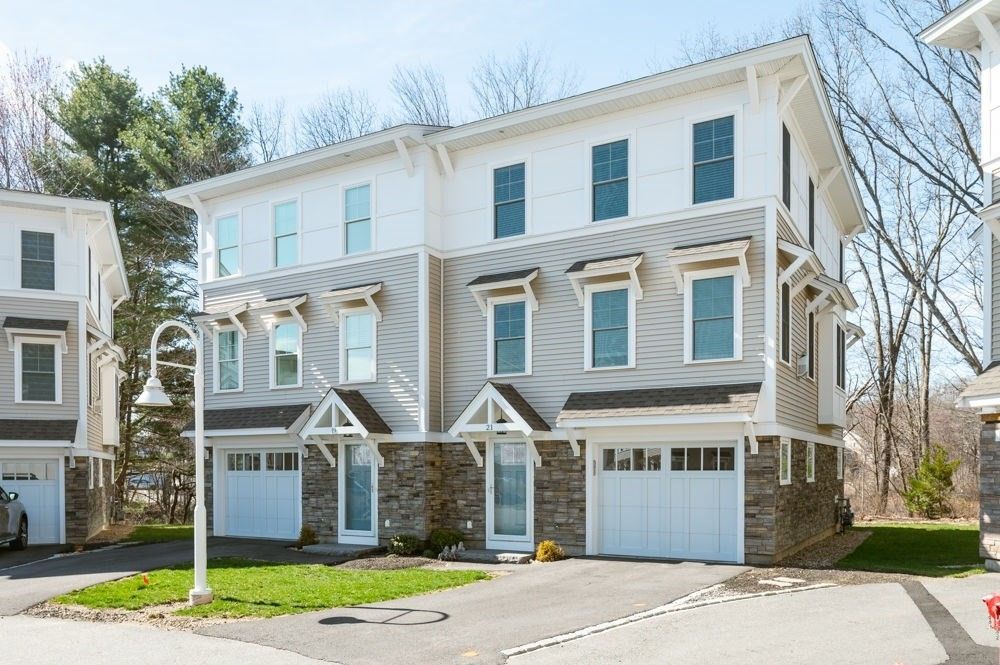 Attached, Exterior, Facade, Rowhouse