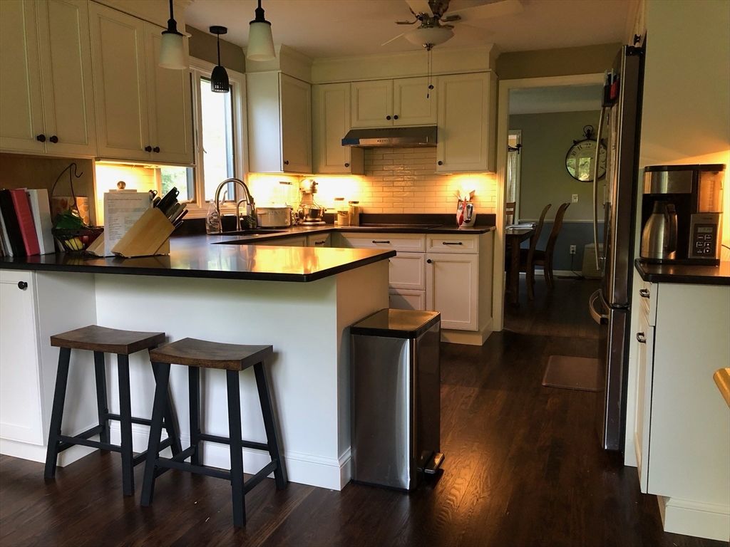 Dining room, Interior, Kitchen, Pendant Lights, Wood Texture Flooring