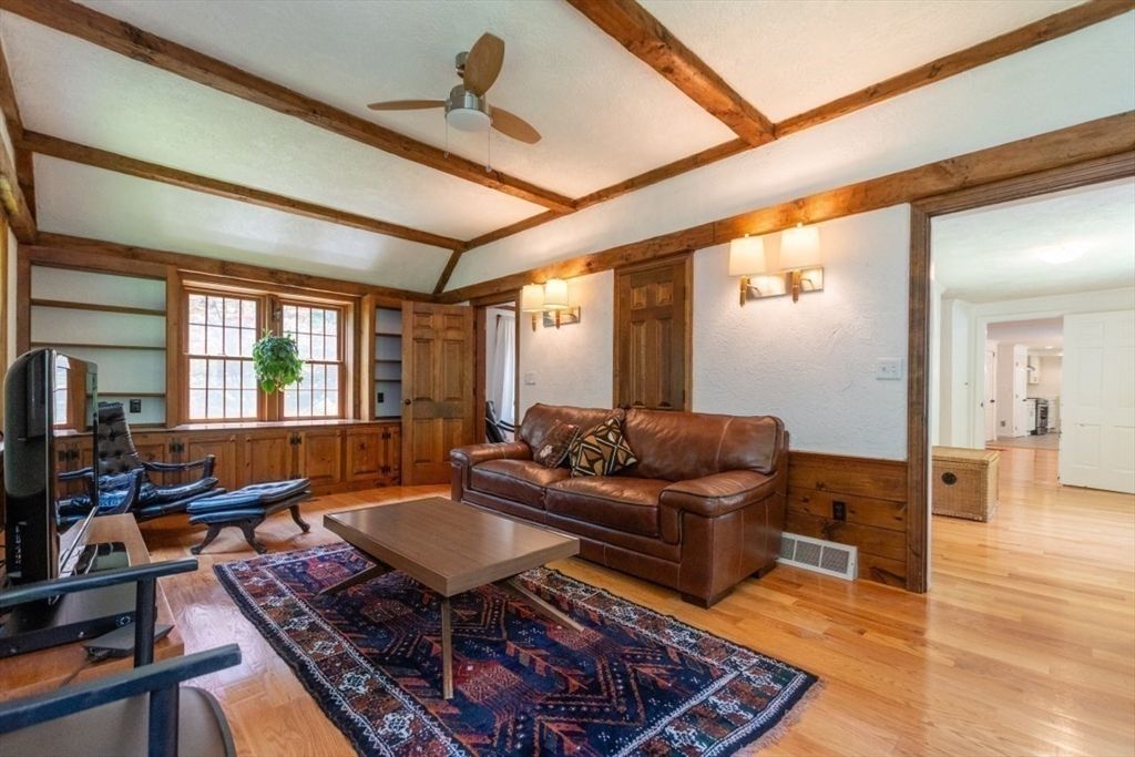 Fitness Equipment, Interior, Living room, Wooden Beams, Wood Texture Flooring