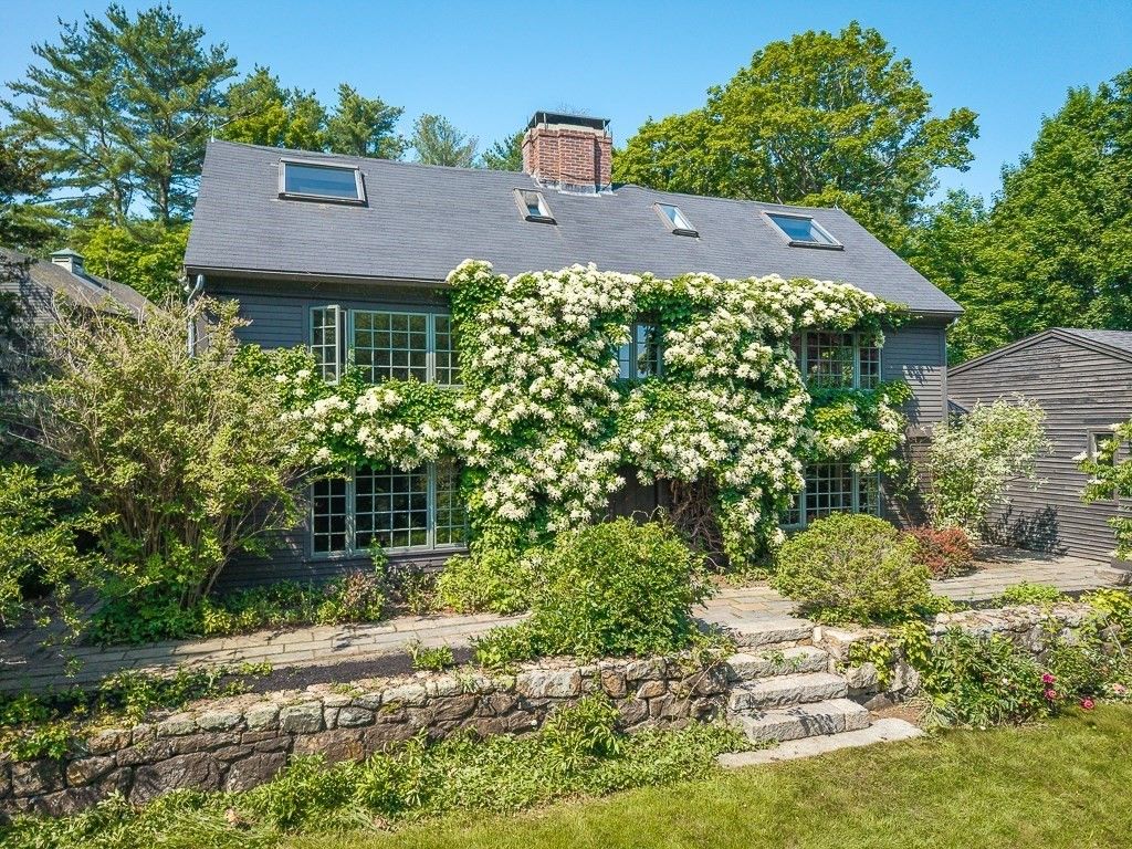 Exterior, Facade, French Provincial