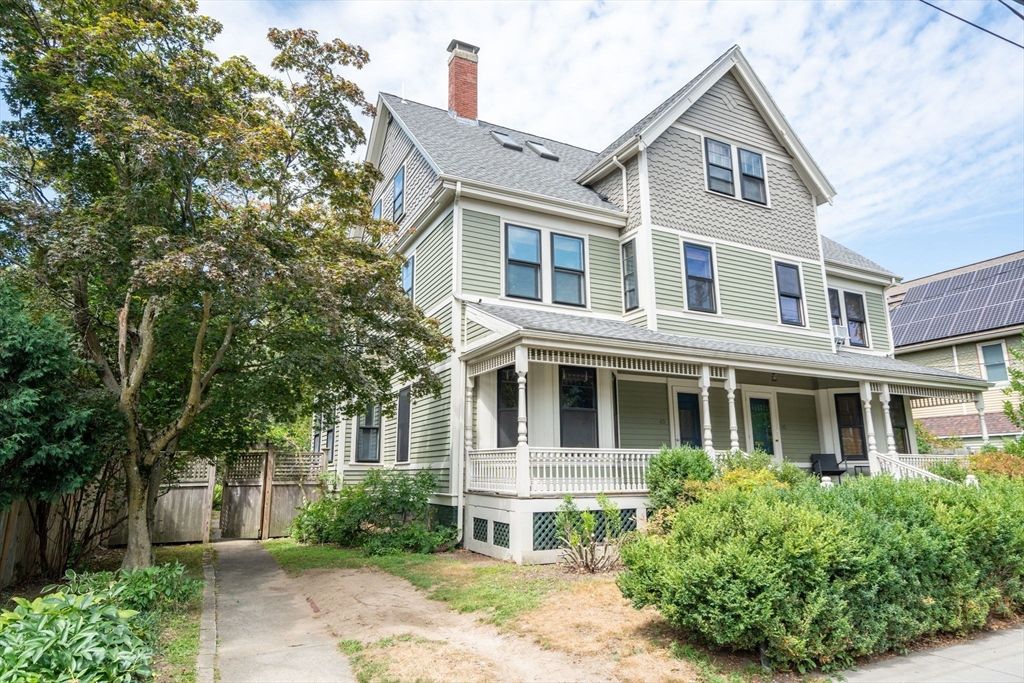 Exterior, Facade, Queen Anne Victorian