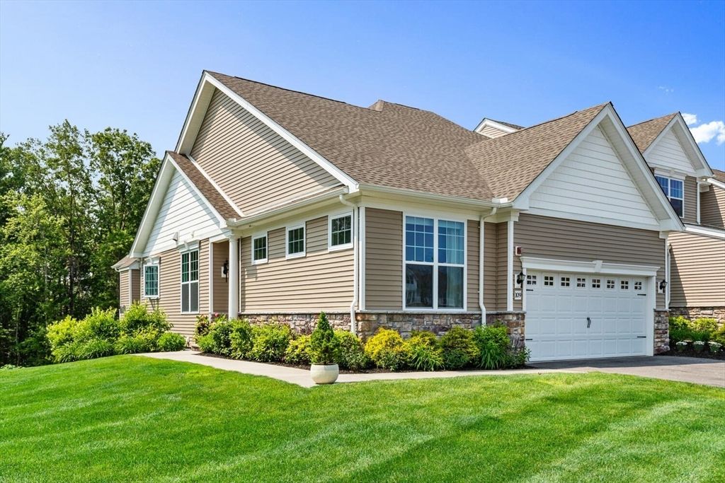 Attached, Exterior, Facade, Farmhouse