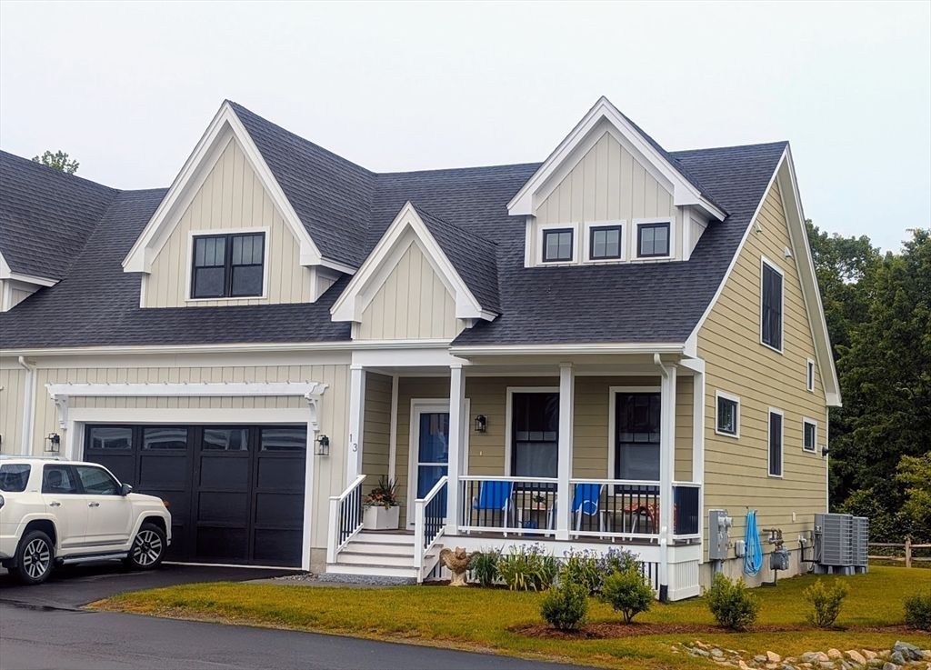 Attached, Exterior, Facade, Farmhouse