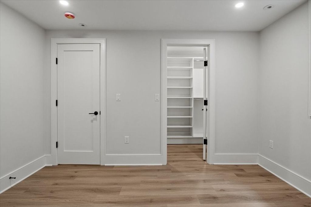 Empty room, Interior, Recessed Lighting, Wood Texture Flooring