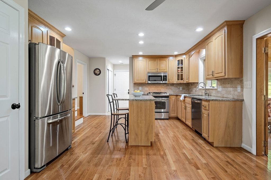 Dining room, Interior, Kitchen, Recessed Lighting, Stainless Steel Appliances, Wood Texture Flooring