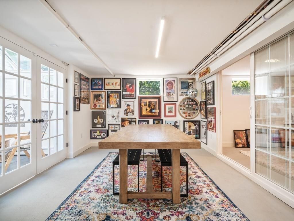 Game Room, Interior