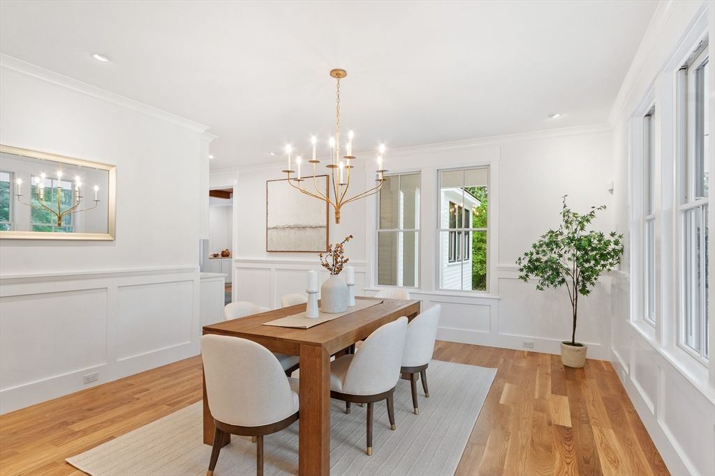 Chandelier, Dining room, Interior, Recessed Lighting, Wood Texture Flooring
