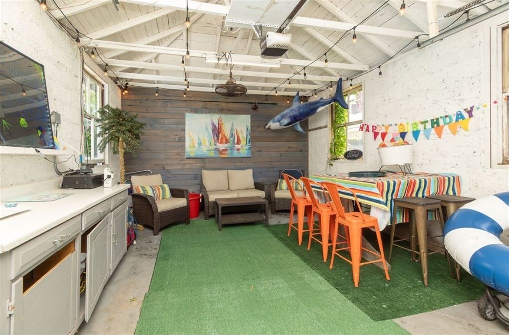 Garage, Interior, Wooden Walls