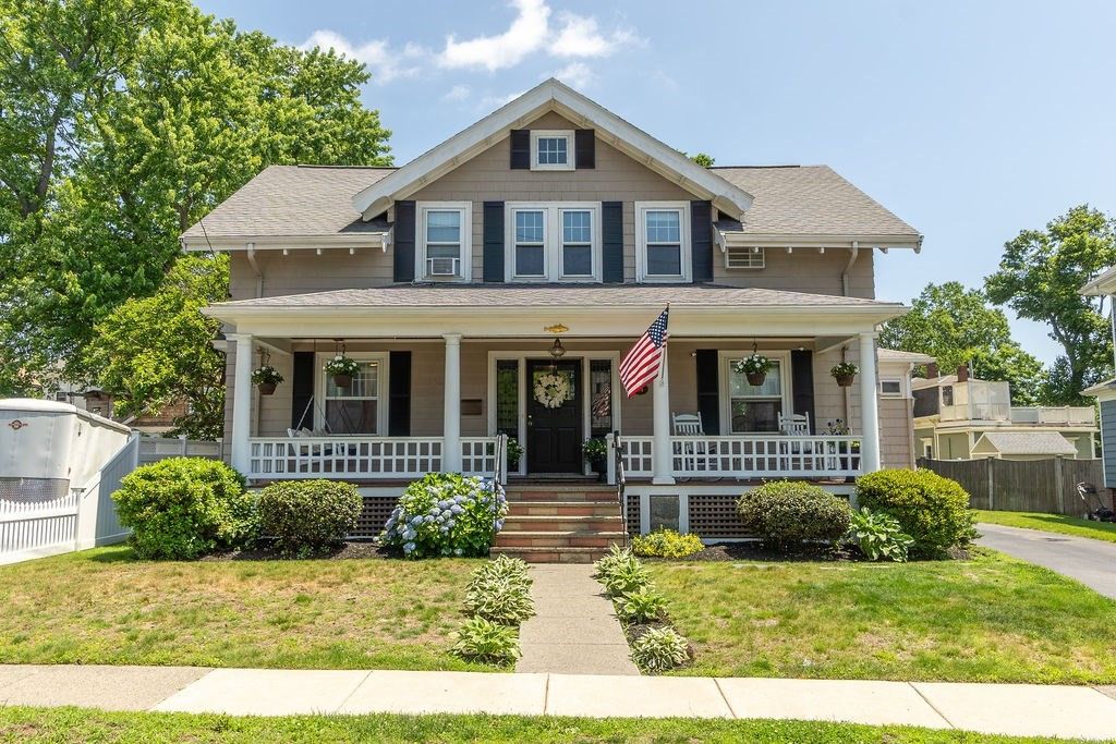Exterior, Facade, American Craftsman
