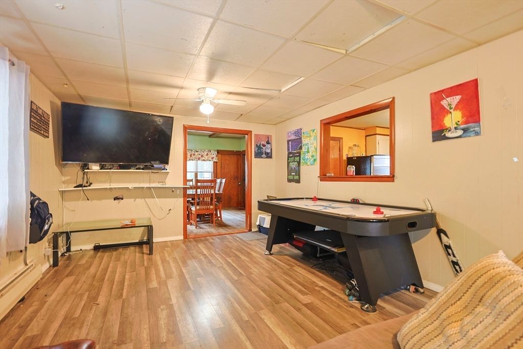 Game Room, Interior, Wood Texture Flooring
