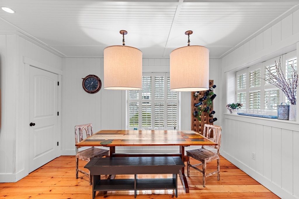Dining room, Interior, Pendant Lights, Recessed Lighting, Wood Texture Flooring