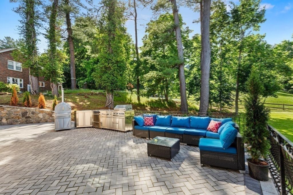 Exterior, Outdoor Kitchen
