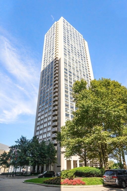 Exterior, Facade, Highrise