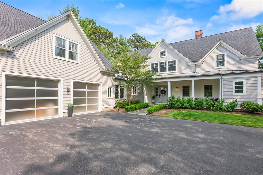 Attached, Exterior, Facade, Farmhouse