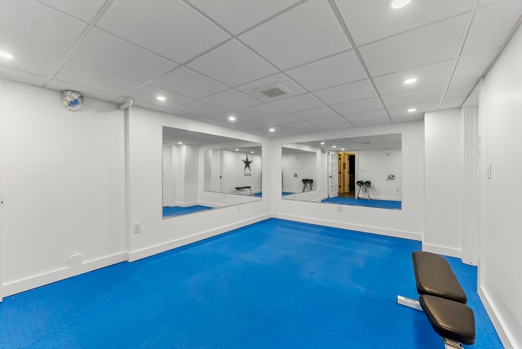 Empty room, Interior, Recessed Lighting