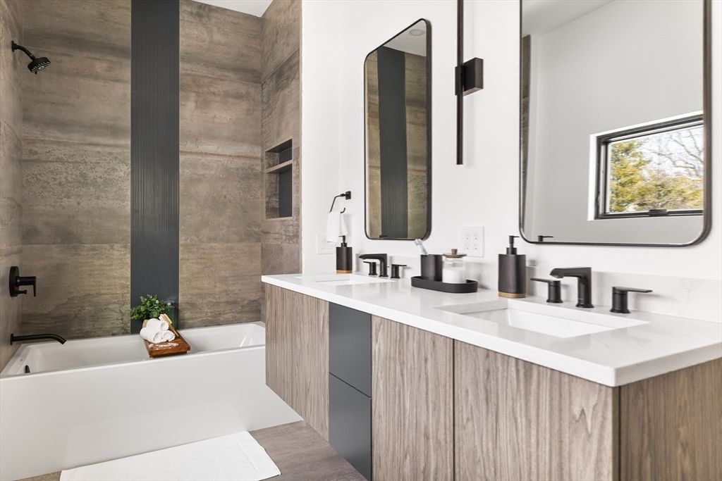 Bathroom, Dual Sink Vanities, Interior