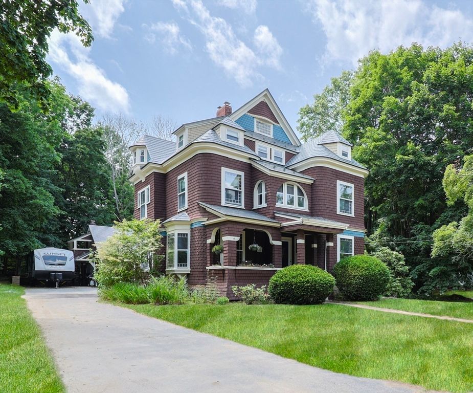 Exterior, Facade, Brick Facade, Queen Anne Victorian