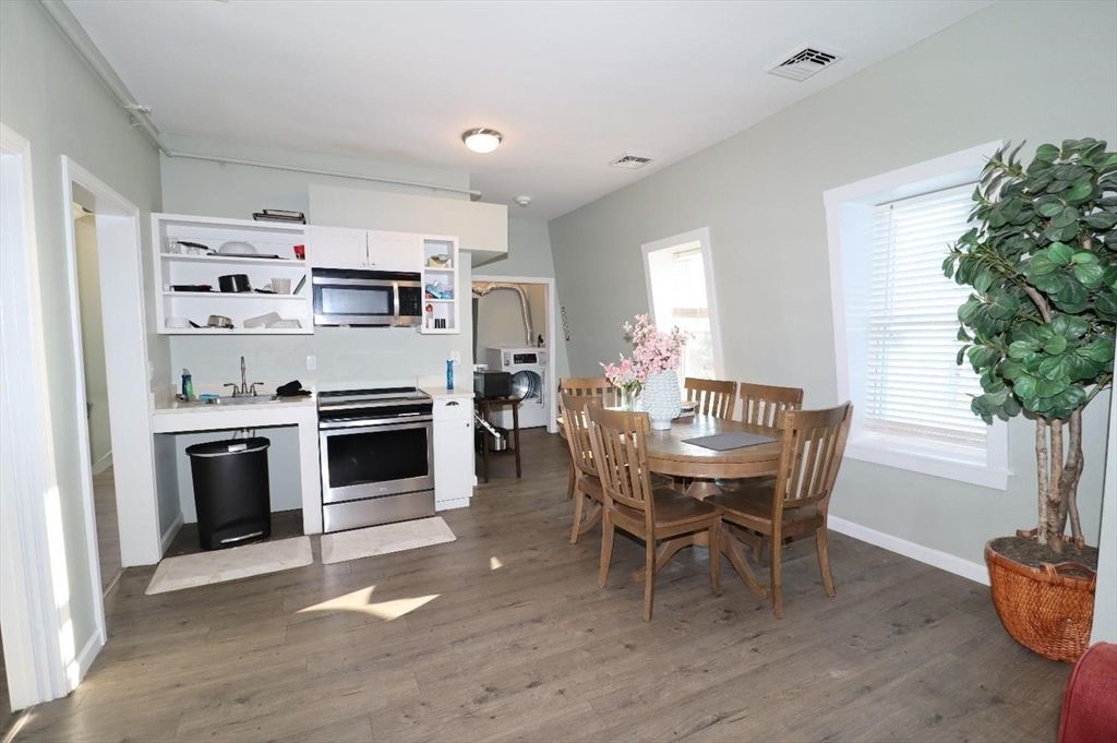 Dining room, Interior, Kitchen, Stainless Steel Appliances, Wood Texture Flooring