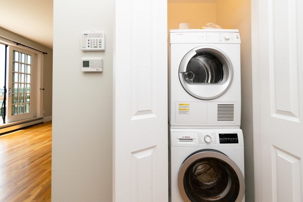 Interior, Utility Closets, Washer, Wood Texture Flooring