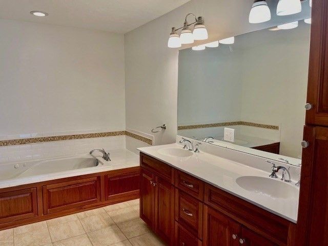 Bathroom, Dual Sink Vanities, Interior, Recessed Lighting