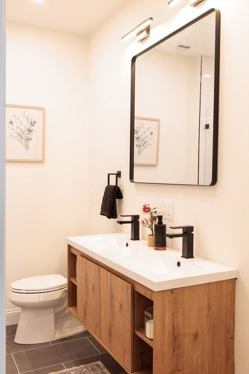 Bathroom, Dual Sink Vanities, Interior