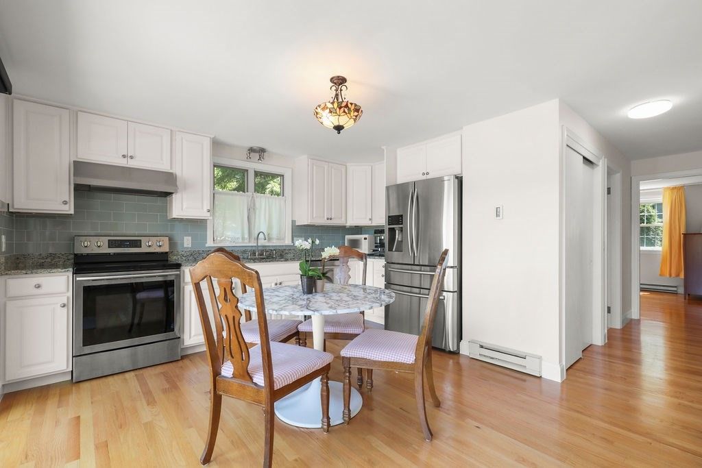 Dining room, Interior, Kitchen, Stainless Steel Appliances, Wood Texture Flooring