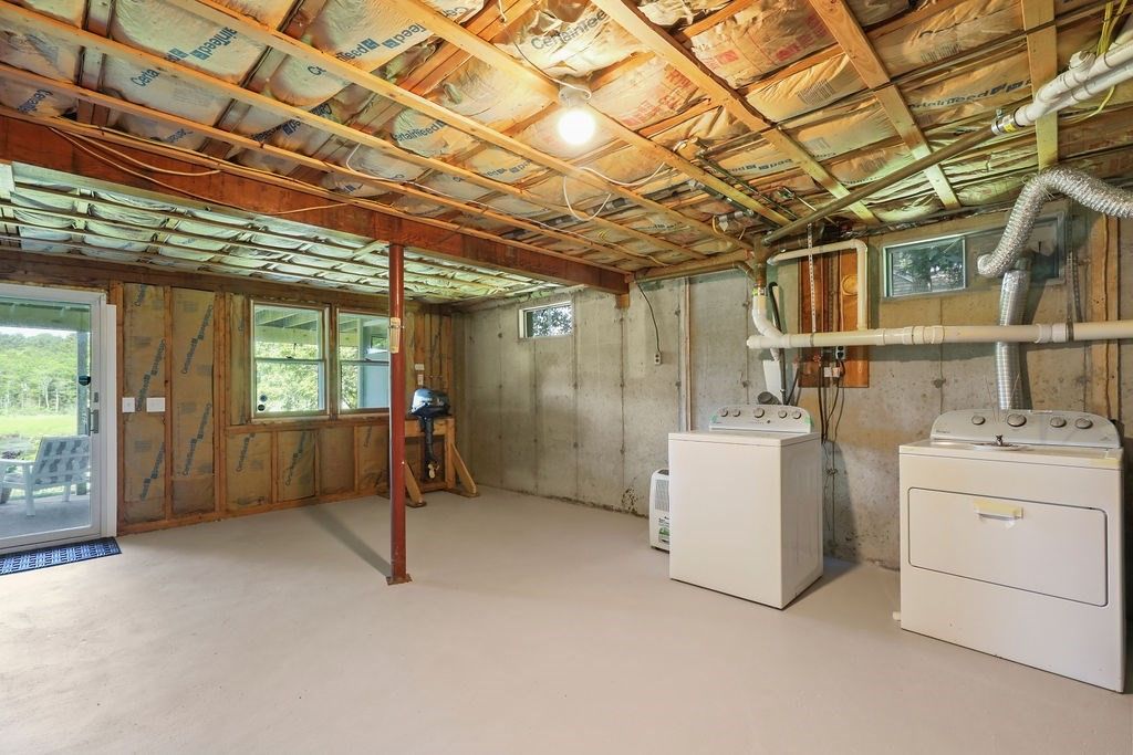 Interior, Washer, Wooden Beams