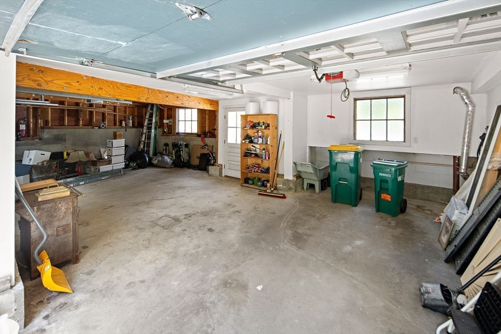 Garage, Interior