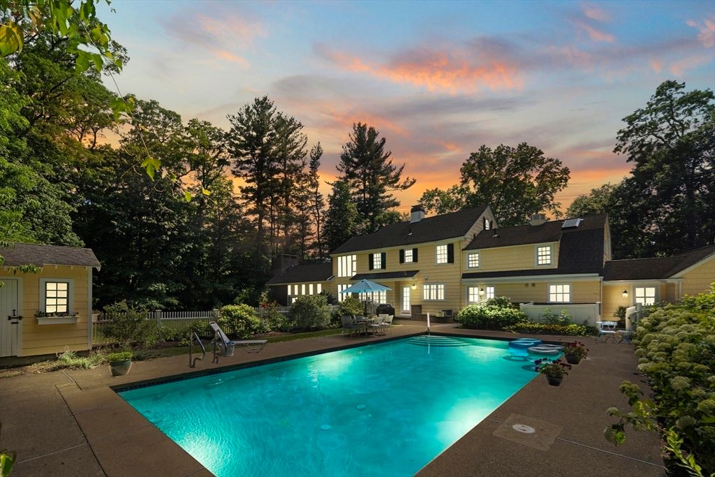 Exterior, Pool