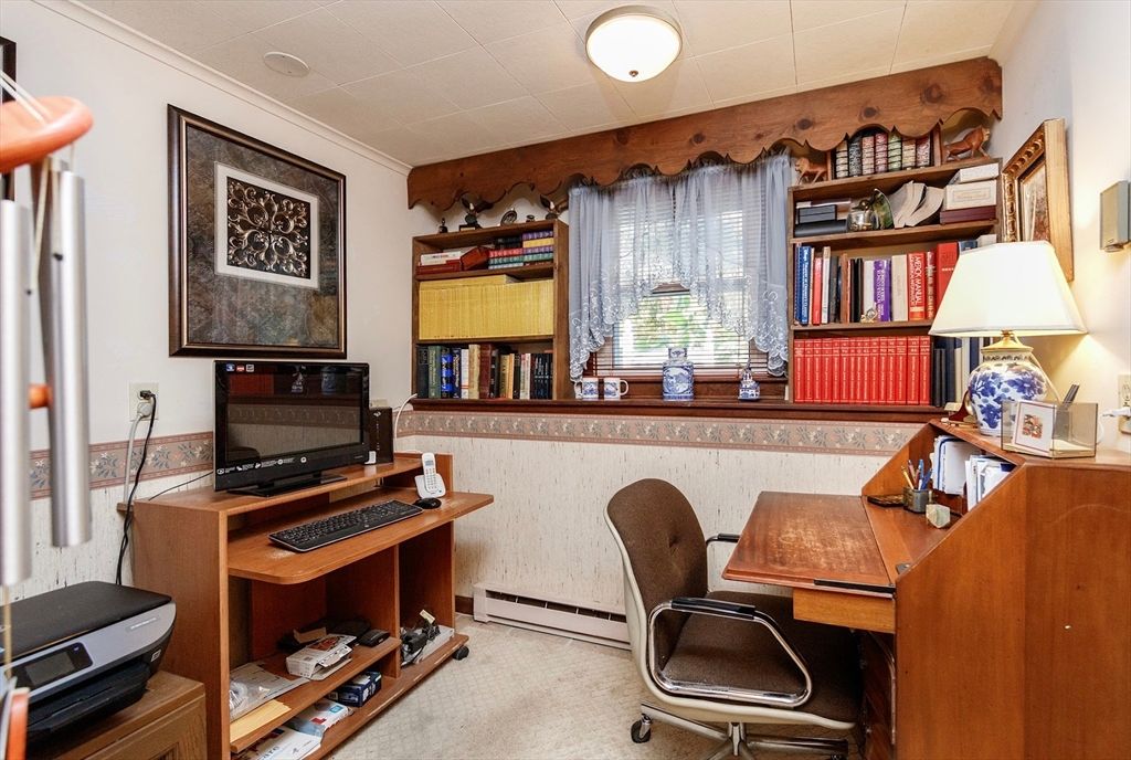 Home Office, Interior