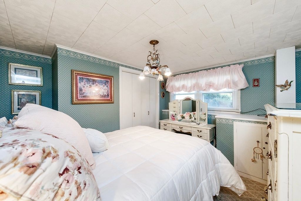 Bedroom, Interior, Pendant Lights