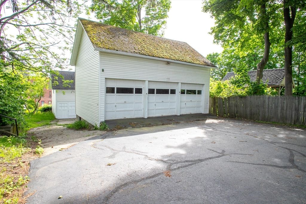 Detached Garage, Exterior
