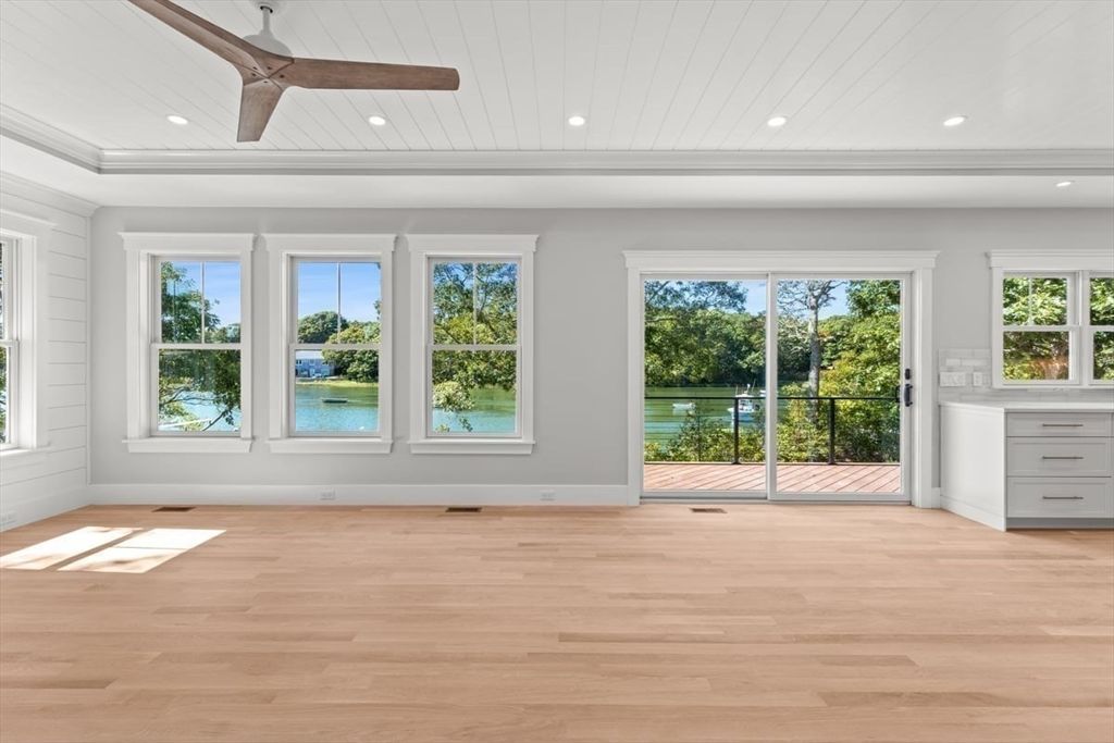 Empty room, Interior, Recessed Lighting, Water, Wood Texture Flooring