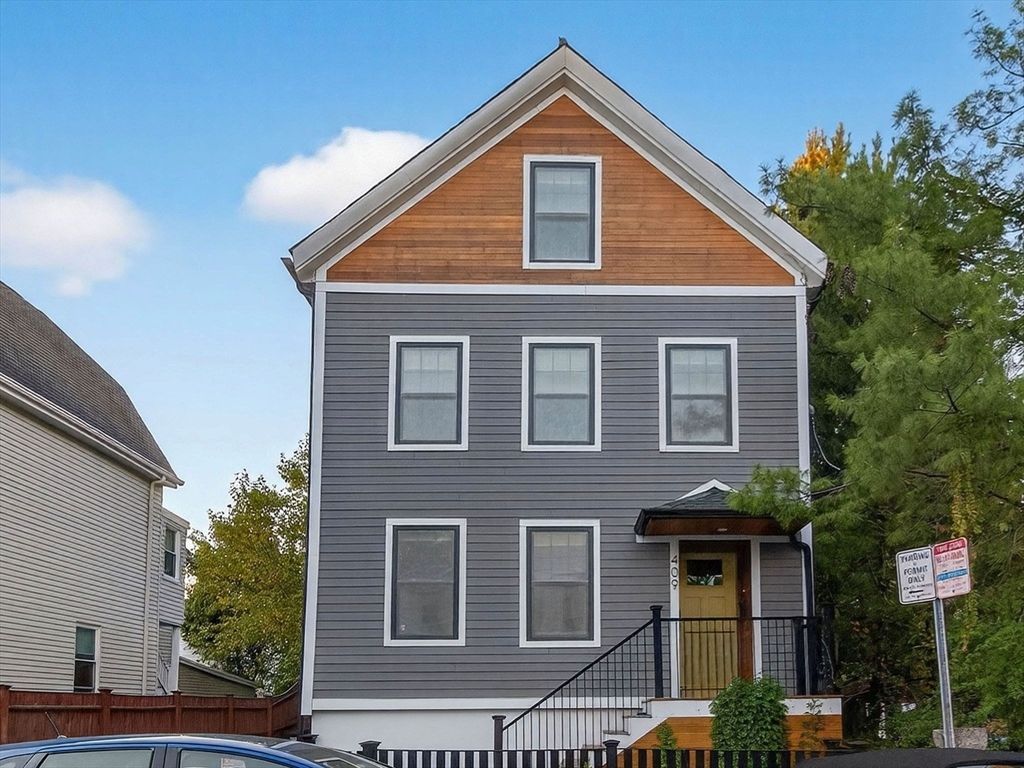 Exterior, Facade, Queen Anne Victorian