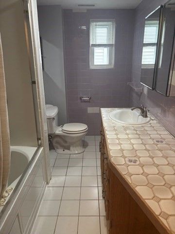 Bathroom, Interior, Tile Countertops