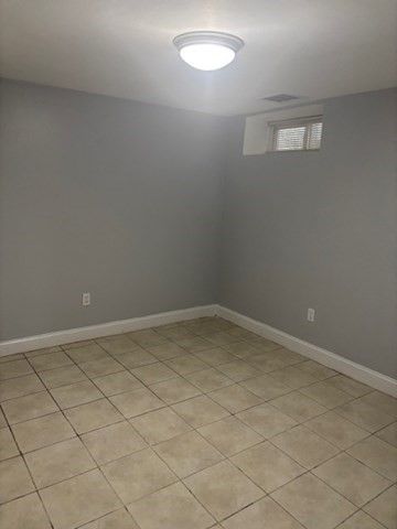 Empty room, Interior