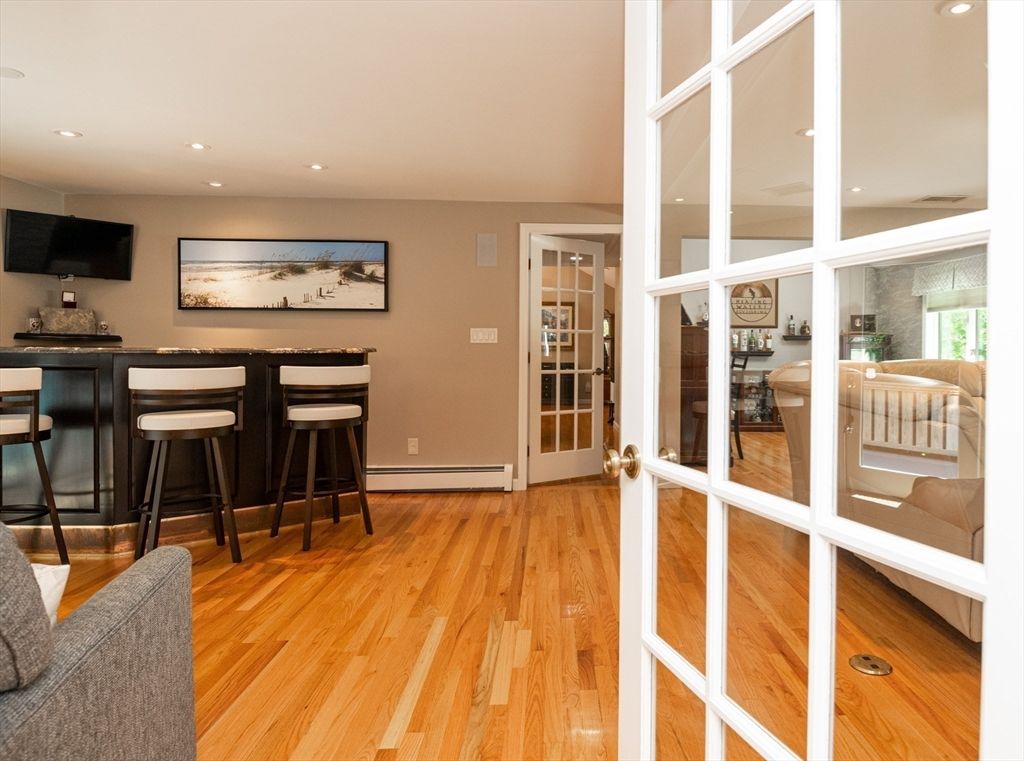 Interior, Recessed Lighting, Wood Texture Flooring