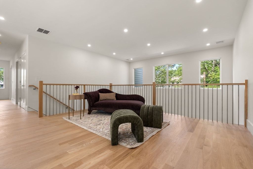 Interior, Recessed Lighting, Wood Texture Flooring