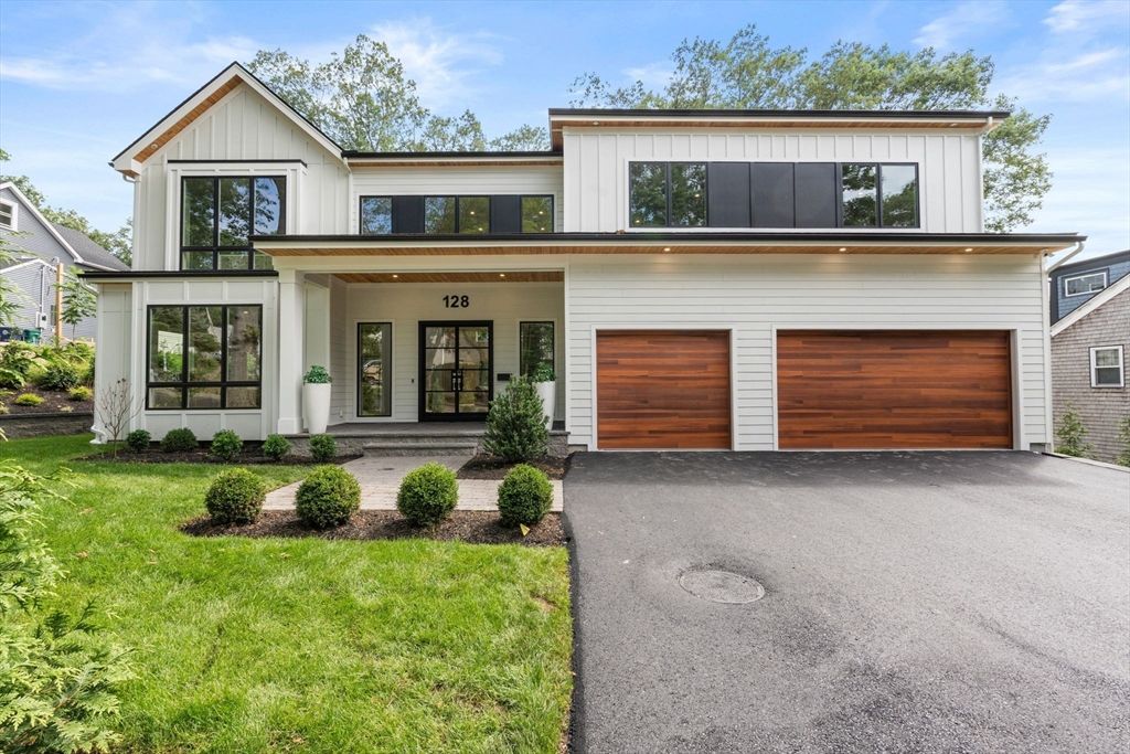 Attached, Exterior, Facade, Farmhouse