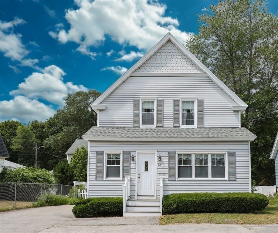 Exterior, Facade, Farmhouse