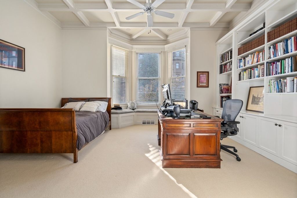 Home Office, Interior