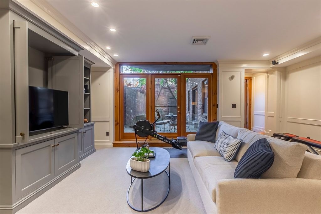 Fitness Equipment, Interior, Living room, Recessed Lighting