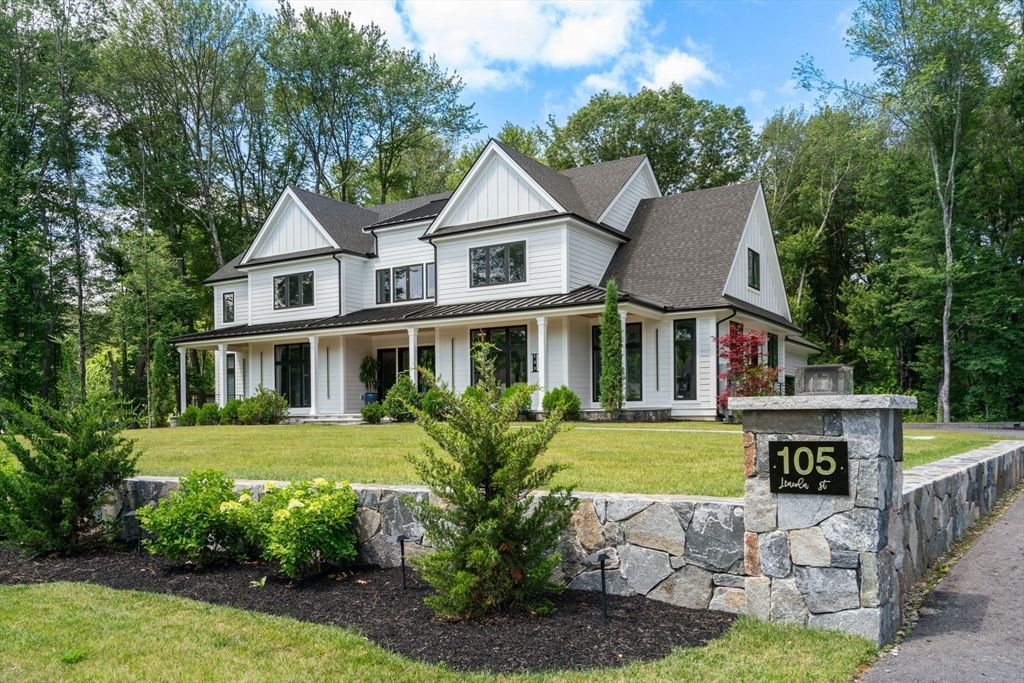 Exterior, Facade, Farmhouse