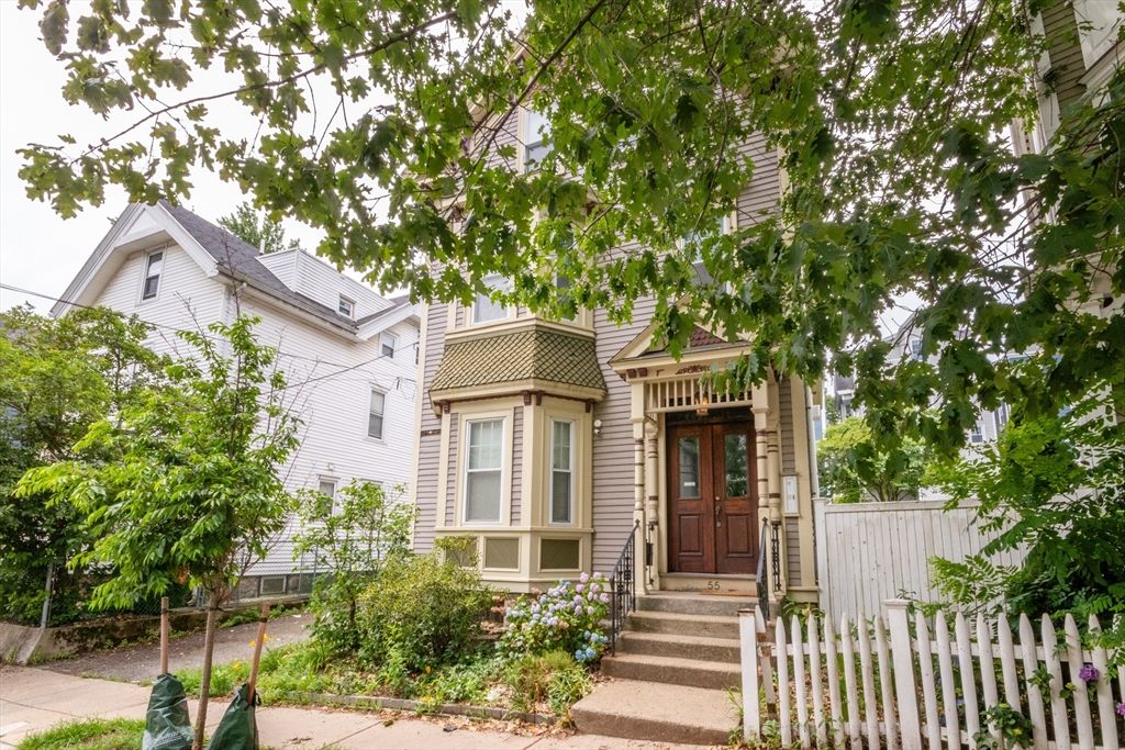 Exterior, Facade, Queen Anne Victorian