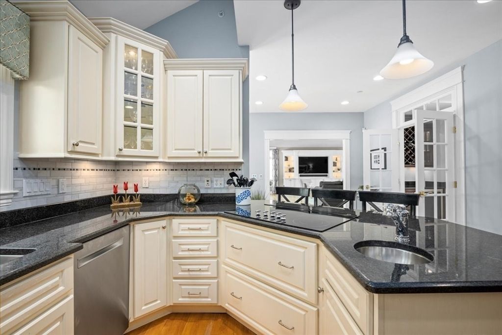 Interior, Kitchen, Pendant Lights, Recessed Lighting, Wood Texture Flooring