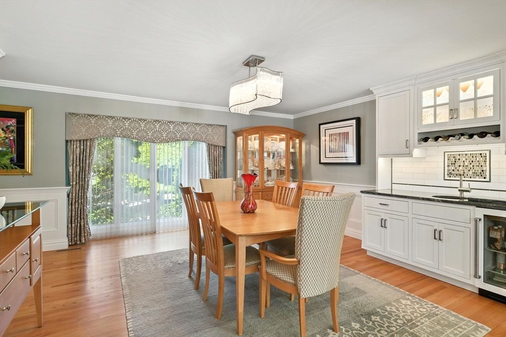 Chandelier, Dining room, Interior, Kitchen, Wood Texture Flooring