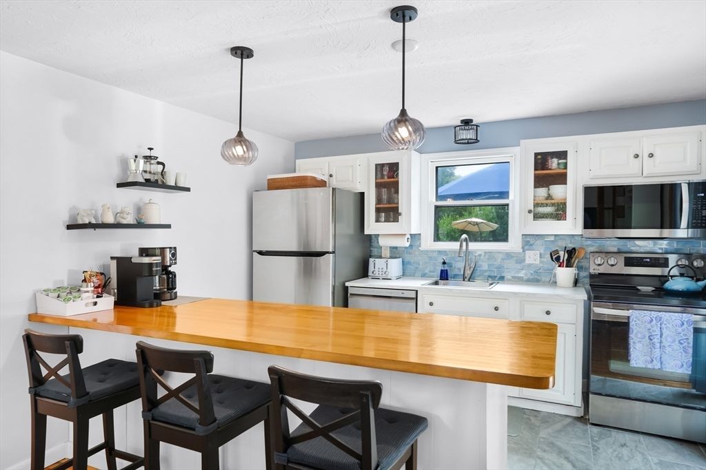Interior, Kitchen, Pendant Lights, Stainless Steel Appliances