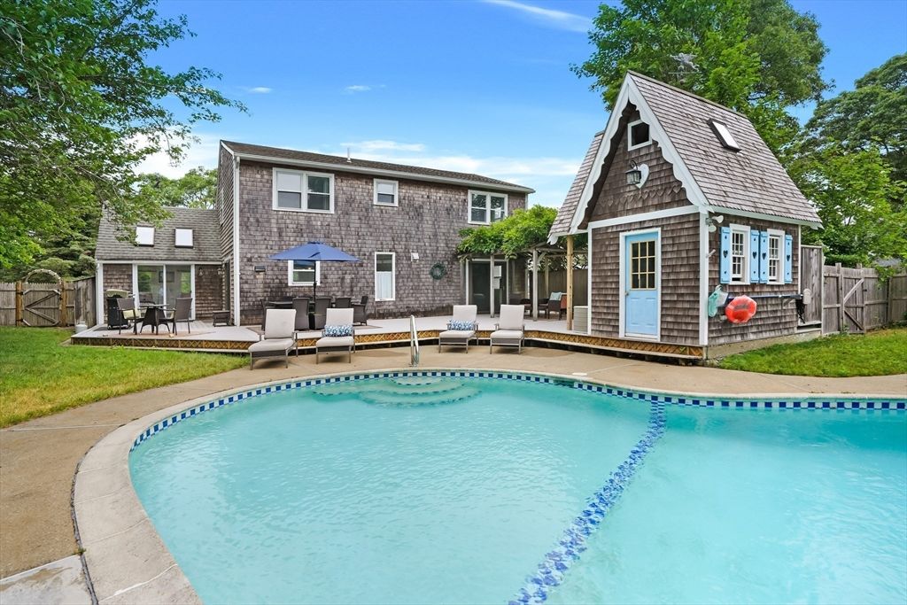 Exterior, Pool