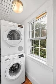 Interior, Utility Closets, Washer, Wood Texture Flooring