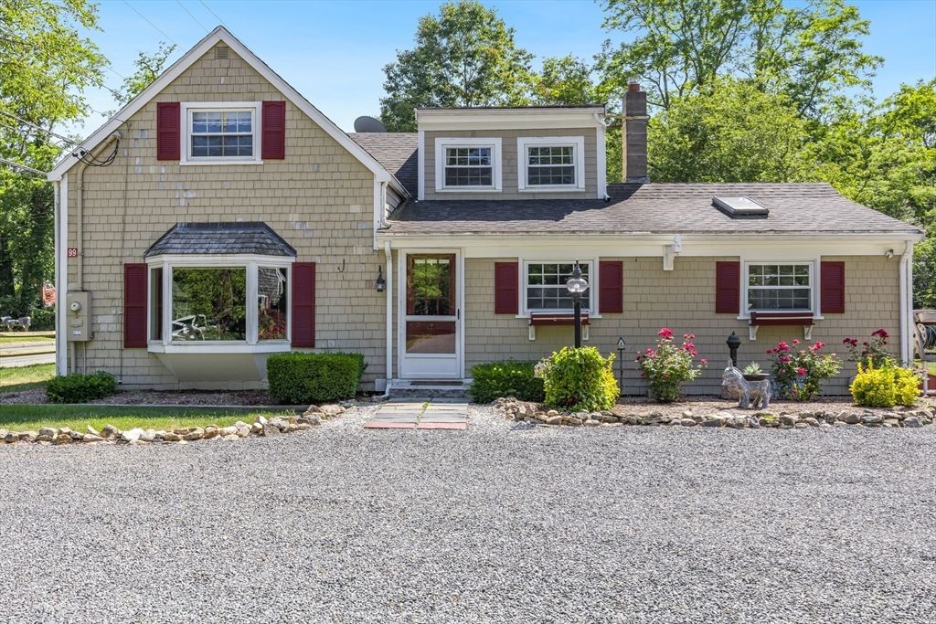 Exterior, Facade, Cape Cod
